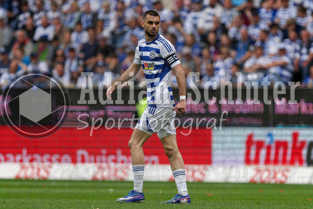 03.05.2026, GER, Fussball, Herren, 3. Liga, Saison 2025/2026, MSV Duisburg - FC Energie Cottbus | Rasim Bulic (MSV Duisburg) schaut 