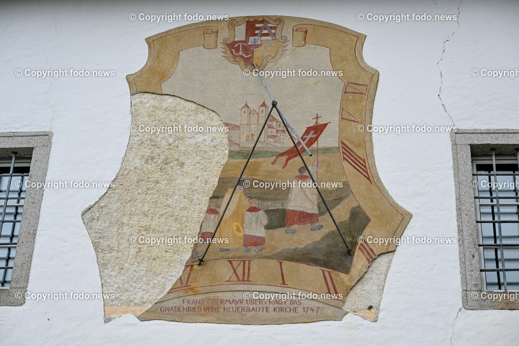 Pöstlingberg_ Pöstlingbergkirche_ Wallfahrtsbasilika_ Wahrzeichen_ Linz_ 03.04.2023-22 | 03.04.2023, Pöstlingberg, AUT, Pöstlingberg, Pöstlingbergkirche, Wallfahrtsbasilika, Wahrzeichen, Linz, im Bild Sonnenuhr nach Franz Obermayr