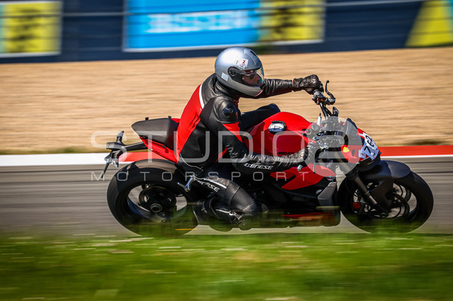0762-260527NBR-013_762 | Deine Full-Service-Agentur für ✔️Videoproduktionen und ✔️Motorsportfotografie Jetzt Angebot anfragen!