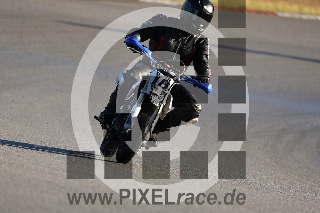 mopedrennen-20260514_12113 | Schöne Erinnerungen an spannende Momente - das festzuhalten ist unser Job. PIXELrace.de ist seit 2003 auf den Rennstrecken Europas unterwegs um die Action draußen beim Fahren und die wunderbare Stimmung imm Fahrerlager für euch einzufangen.