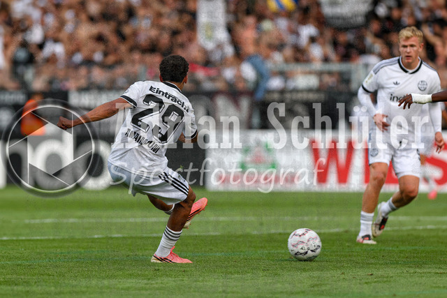 21.08.2026, GER, Fussball, Herren, DFB-Pokal, Saison 2026/2027, SC St. Tönis vs Eintracht Frankfurt | Ayoube Amaimouni-Echghouyab (Frankfurt) erzielt das Tor zum 0:3