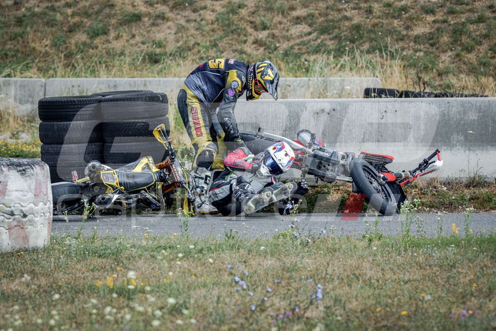 SuperMoto_Staatsmeisterschaft_Fuglau-560 | GRIPcapture steht für authentische Sportfotografie in Österreich – für Momente, die mehr sind als Geschwindigkeit oder Ergebnis. Es geht um Emotion, Spannung, Fokus und den Augenblick, der oft nur einen Wimpernschlag dauert.Ob Motorsport, Teamsport oder 