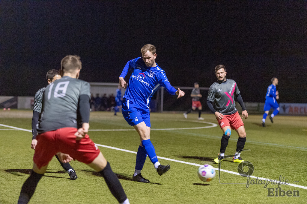 FC Rastede-FC Hude | Herren Bezirksliga; FC Rastede (blau)-FC Hude (grau) am 27.03.2024; in Rastede (Sportanlage Köttersweg), Photo: Philip Eiben 2024 - Realisiert mit Pictrs.com