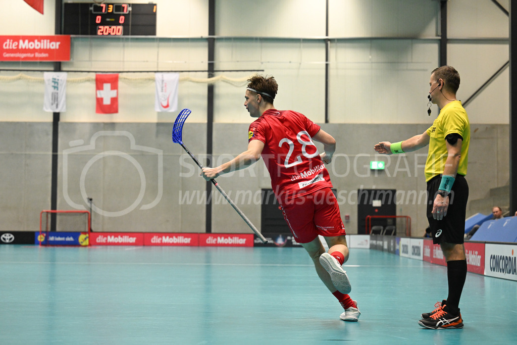 Switzerland B U19 vs Finland U19 - 2. February 2024 | Switzerland B U19 vs Finland U19
U19 Men International Matches in Switzerland
GoEasy Arena, Siggenthal Station
Switzerland forward #28 Linus Hedlund scores.
Credit: Markus Aeschimann | <a href="https://www.markus-aeschimann.ch">Sportfotografie Markus Aeschimann</a> | <a href="https://www.instagram.com/sportfotografie.aeschimann">@sportfotografie.aeschimann</a> - Realisiert mit Pictrs.com