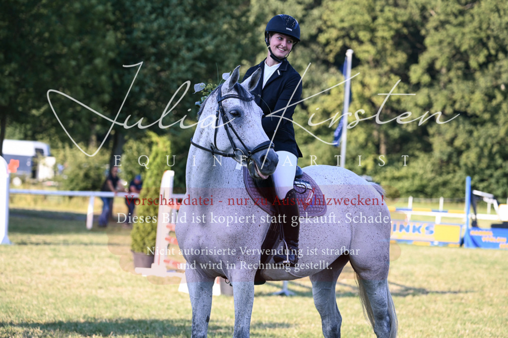 DSC_1909 | Pferde- und Turnierfotografie in Westsachsen. Pferdeportraits, Auftragszeichnungen und intuitive Kunst.