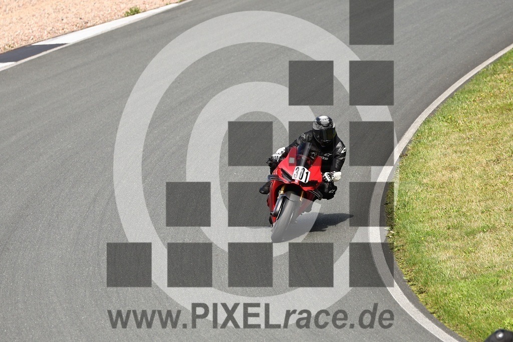 0301-20260907_02876 | Schöne Erinnerungen an spannende Momente - das festzuhalten ist unser Job. PIXELrace.de ist seit 2003 auf den Rennstrecken Europas unterwegs um die Action draußen beim Fahren und die wunderbare Stimmung imm Fahrerlager für euch einzufangen.