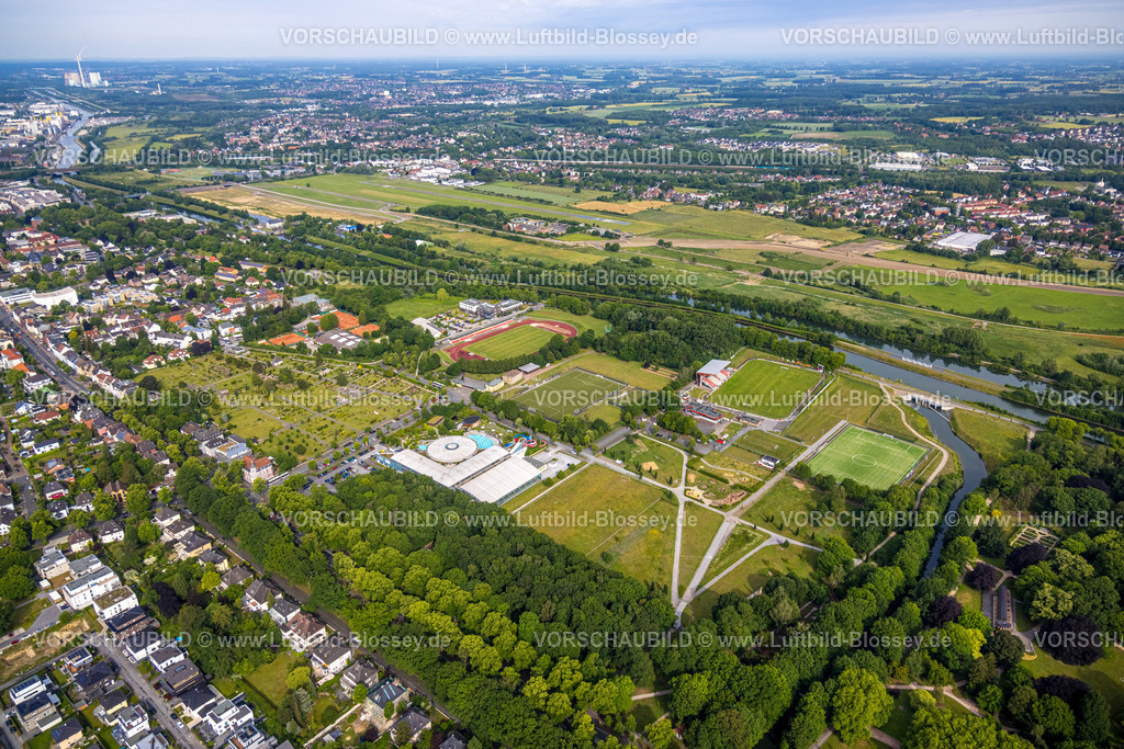 Hamm220600070HSHL | Luftbild, Sportzentrum Ost mit Jahnstadion, 24nexx Arena, Sportplatz Exerzierplatz und Maximare Erlebnistherme, Ostenfriedhof, Flughafen Hamm und Lippeauen, Fluss Ahse mündet durch eine Unterführung (Düker) unter dem Datteln-Hamm-Kanal direkt in den Fluss Lippe, Uentrop, Hamm, Ruhrgebiet, Nordrhein-Westfalen, Deutschland