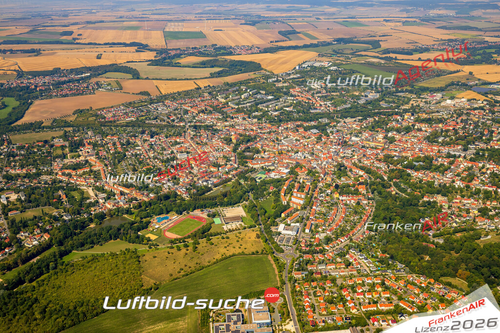 Luftbild der Stadt Apolda - Die Luftaufnahme wurde 2025 vom UL-Flugzeug heraus erstellt ( keine Drohne ) - Hochauflösende Luftaufnahme - für professionelle Ausdrucke geeignet. Die Geschenkidee !Hier alle&nbsp;Infos zur Lizenzierung der LuftaufnahmeWir fliegen auch dieses Jahr wieder in Ihre Region um Luftbilder zu erstellen.- Luftbild anfragen
