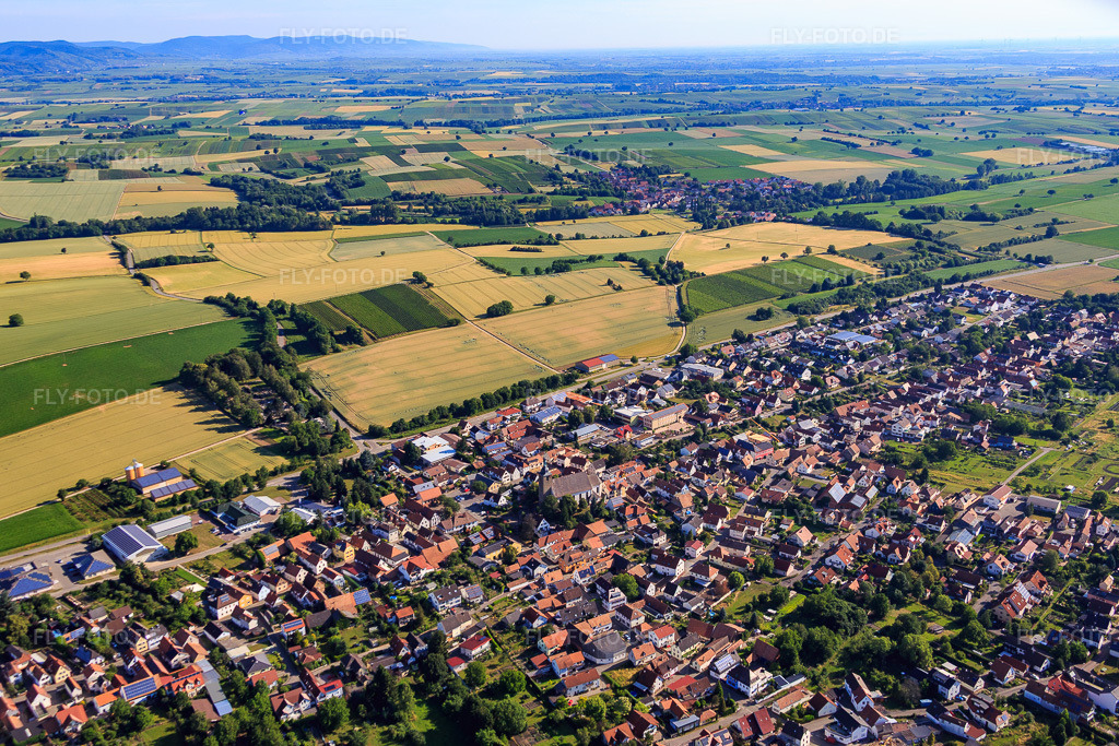 Luftbild: Ortsansicht aus Südwesten in Steinfeld im Bundesland Rheinland-Pfalz in Deutschland. Foto: IMG_083060.jpg vom 26.06.2015 durch Werner Riehm/FLY-FOTO.de