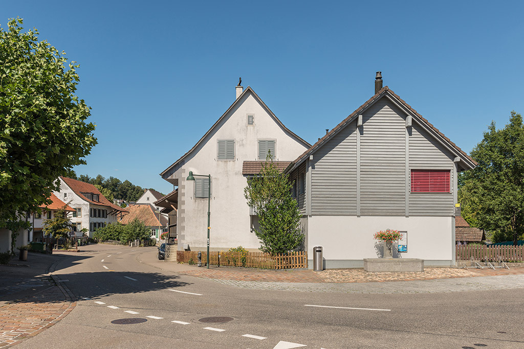 Häuser im Zentrum | in Lupsingen, Baselland, Schweiz - Realisiert mit Pictrs.com