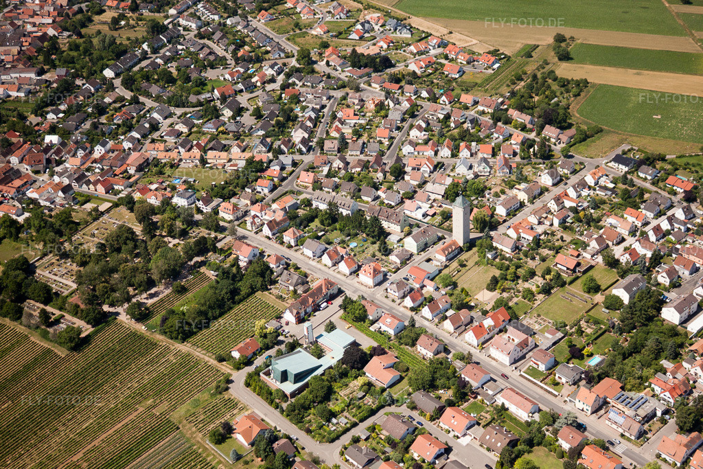 Luftbild: Kath. Kirche Heilig Kreuz im Ortsteil Lachen in Neustadt im Bundesland Rheinland-Pfalz in Deutschland. Foto: IMG_30163.jpg vom 05.07.2010 durch Werner Riehm/FLY-FOTO.dePfarrei Heilig Geist Neustadt