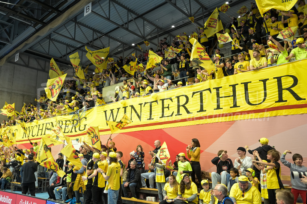 Zug United vs HC Rychenberg - 22. February 2025 | Zug United vs HC RychenbergSporthalle Wankdorf, BernDie HCR-Fans jubeln.Bild: Sportfotografie Markus Aeschimann | www.markus-aeschimann.ch - Realisiert mit Pictrs.com