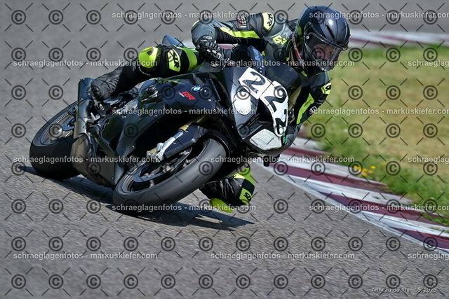 26BT02-1763 | markuskiefer.com - Realisiert mit Pictrs.com