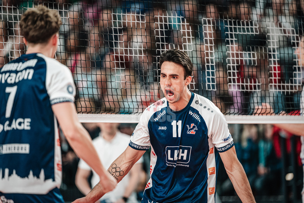 Volleyball | Herren | Saison 2024/2025 | 1. Volleyball Bundesliga Männer | Halbfinale | SVG Lüneburg vs. VfB Friedrichshafen | 19.04.2025 | Xander Wolf Wassenaar Ketrzynski (#11, SVG Lüneburg) jubelt