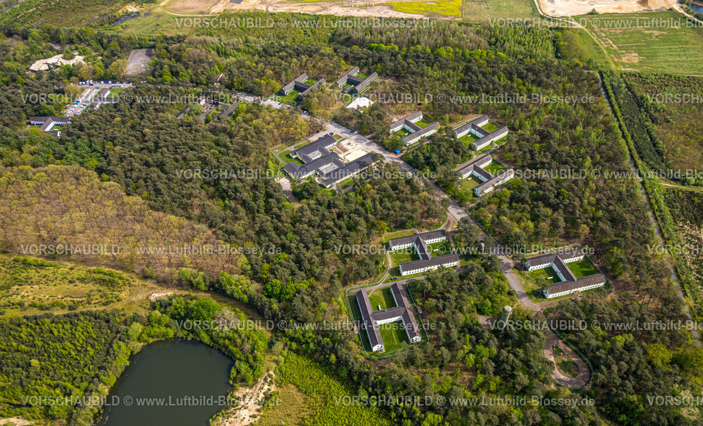 Weeze240402769FlughafenNiederrhein | Luftbild, Euregio-Park  Häuser in H-Form im Waldgebiet, Wemb, Weeze, Niederrhein, Nordrhein-Westfalen, Deutschland