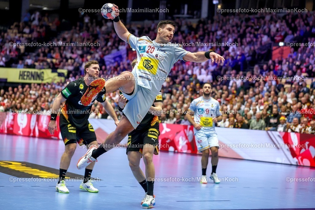 EHF19012602015 | 19.01.2026, Handball, Men's EHF EURO 2026, Deutschland - Spanien, Jyske Bank Boxen in Herning, Dänemark, Preliminary Round:  Abel Serdio Guntín (Espania #20) 
