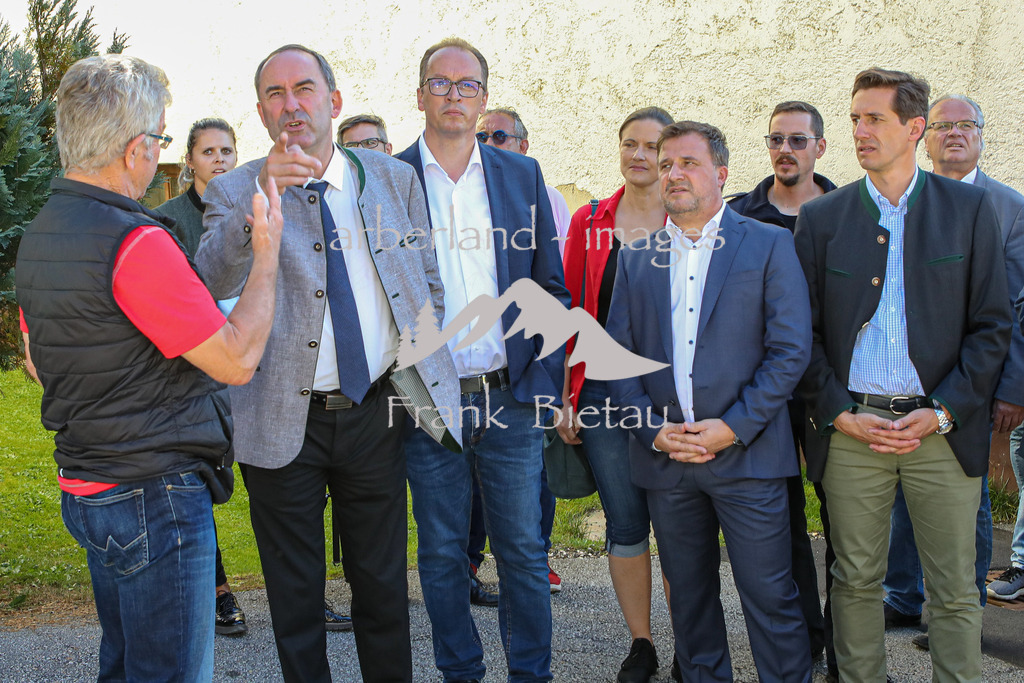 OE7A7698 | Rundgang durch Rabenstein mit Minister Aiwanger