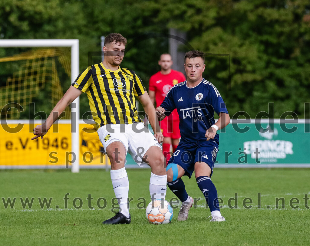 2023-07-29_023_FC_Moosinning_gegen_TuS_Raubling | Moosinning, Deutschland, 29.07.2023:
Fußball, Bezirksliga Oberbayern Ost 2023 / 2024, 1. Spieltag, FC Moosinning gegen TuS Raubling, Endergebnis: 0:7

Luis Haumann (FC Moosinning, #4), Alexander Lallinger (TuS Raubling, #10)

Foto: Christian Riedel / fotografie-riedel.net
