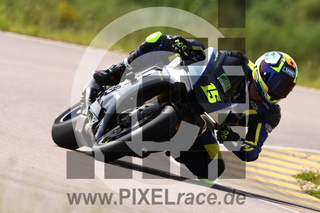 0015_2-20240629_01047 | Schöne Erinnerungen an spannende Momente - das festzuhalten ist unser Job. PIXELrace.de ist seit 2003 auf den Rennstrecken Europas unterwegs um die Action draußen beim Fahren und die wunderbare Stimmung imm Fahrerlager für euch einzufangen.