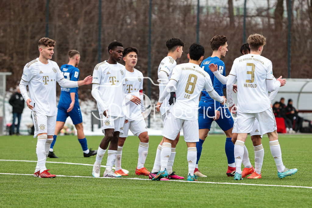 FC Bayern Amateure - Bahlinger SC | Jubel der Amateure nach dem Tor zum 1-0 durch LEE (FCB #8)