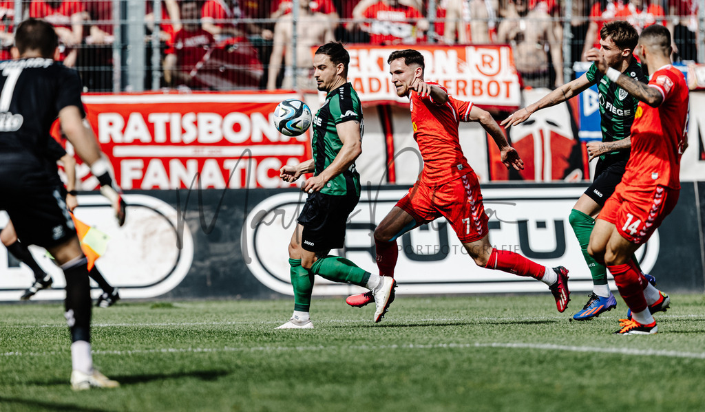 3. Liga, Saison 2023/24, 32. Spieltag: SC Preußen Münster - Jahn Regensburg | Münster, 06.04.2024: 3. Liga, 32. Spieltag, SC Preußen Münster gegen Jahn Regensburg im LVM-Preußenstadion in Münster. Foto: sportfotografie.ms | Markus Paletta - Realisiert mit Pictrs.com