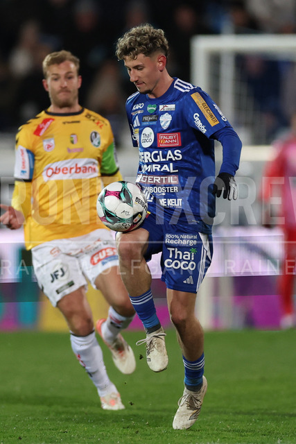 TSV Egger Glas Hartberg vs SV Oberbank Ried – Austrian Bundesliga Match | The image shows Damjan Kovacevic (Hartberg) with ball, at the Bundesliga match TSV Hartberg vs SV Ried at Profertil Arena Hartberg. 22.11.2025