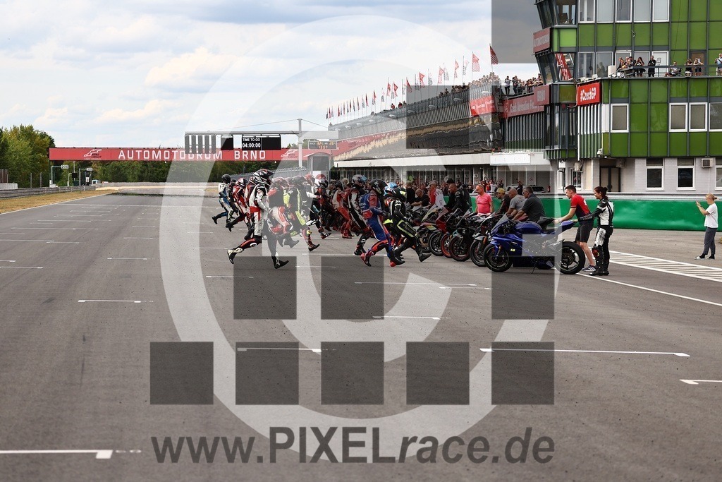startendurance-20250830_07304 | Schöne Erinnerungen an spannende Momente - das festzuhalten ist unser Job. PIXELrace.de ist seit 2003 auf den Rennstrecken Europas unterwegs um die Action draußen beim Fahren und die wunderbare Stimmung imm Fahrerlager für euch einzufangen.