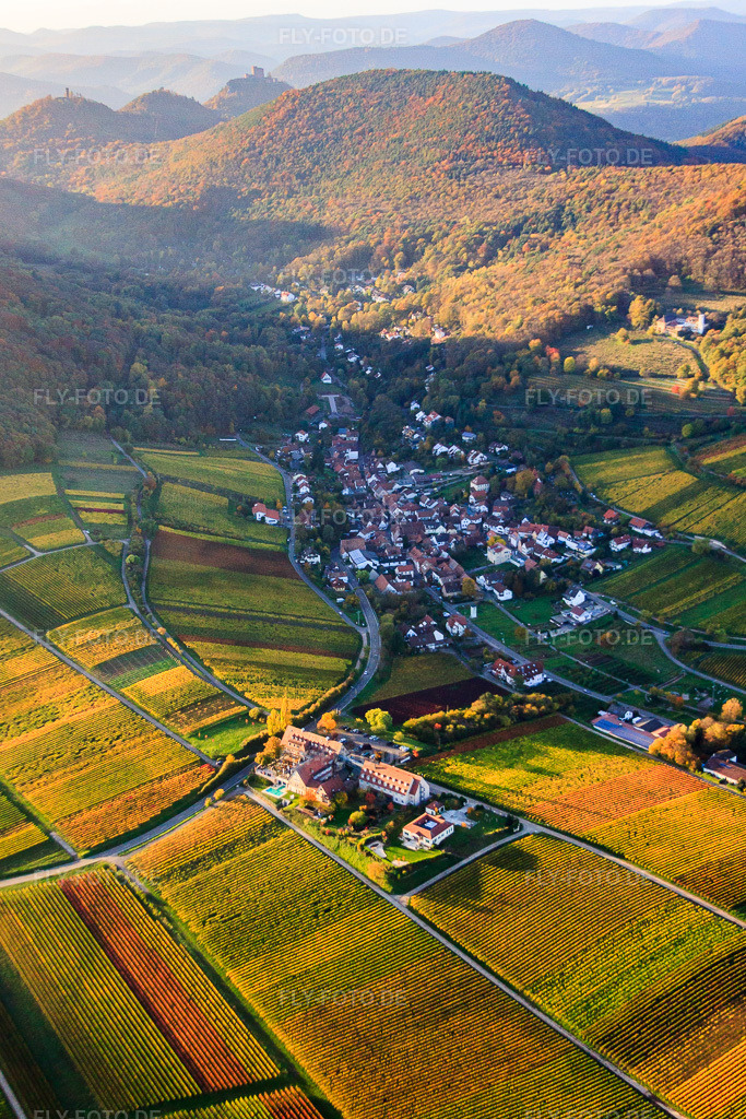 Luftbild: Hotel Leinsweiler Hof in Leinsweiler im Bundesland Rheinland-Pfalz in Deutschland. Foto: IMG_60614.jpg vom 24.10.2013 durch Werner Riehm/FLY-FOTO.de