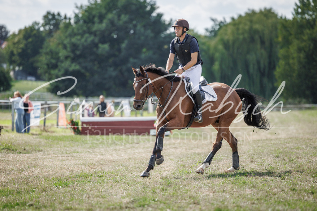 20260905-_3LI9804 | Tierfotografie Pferde, Hunde, Katzen, Haustiere.
Turnierfotografie Reitturniere, Reiten, Springreiten, Dressur in Hanau, dem Main-Kinzig-Kreis und dem Rhein-Main- Gebiet um Frankfurt
