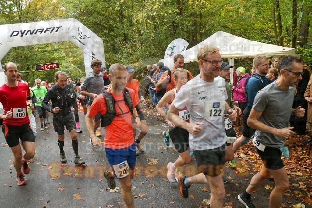 241027_1008_EX1_3574 | Sportfotografie im Rhein-Sieg Kreis, Köln, Bonn, NRW, Rheinland Pfalz, Hessen, etc. Unser Tätigkeitsfeld umfasst den Laufsport vom Volkslauf über den Marathon, Duathlon, Triathon bis zum Ultralauf wie Kölnpfad Ultra oder Schindertrail.