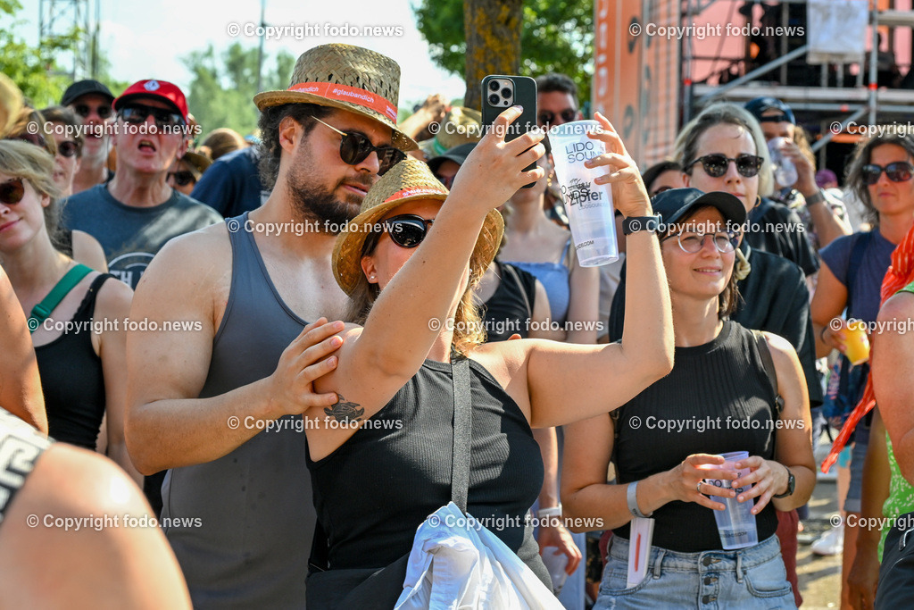 Lido Sounds Festival Linz 2024_ 28.06.2024-48 | 28.06.2024, Linz, AUT, Lido Sounds Festival Linz 2024, im Bild Besucher, Menschen, Musik, Festival
