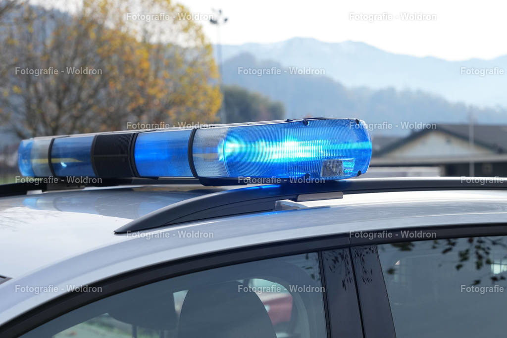 20221111 Amoklauf in Mittelschule Haselstauden | DORNBIRN, OESTERREICH - 11. NOVEMBER: Polizeieinsatz waehrend des Amoklaufs in der Mittelschule Haselstauden in Mittelschule Haselstauden on November 11, 2022 in Dornbirn, Austria.