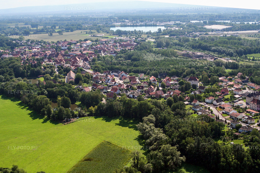Vue aérienne: Vue de la ville depuis le nord-ouest à Lauterbourg dans le département Bas Rhin, France.Photo: IMG_3593.jpg prise le 31/08/2006 par Werner Riehm/FLY-FOTO.euRésolution de l'original: 3275 x 2183 px