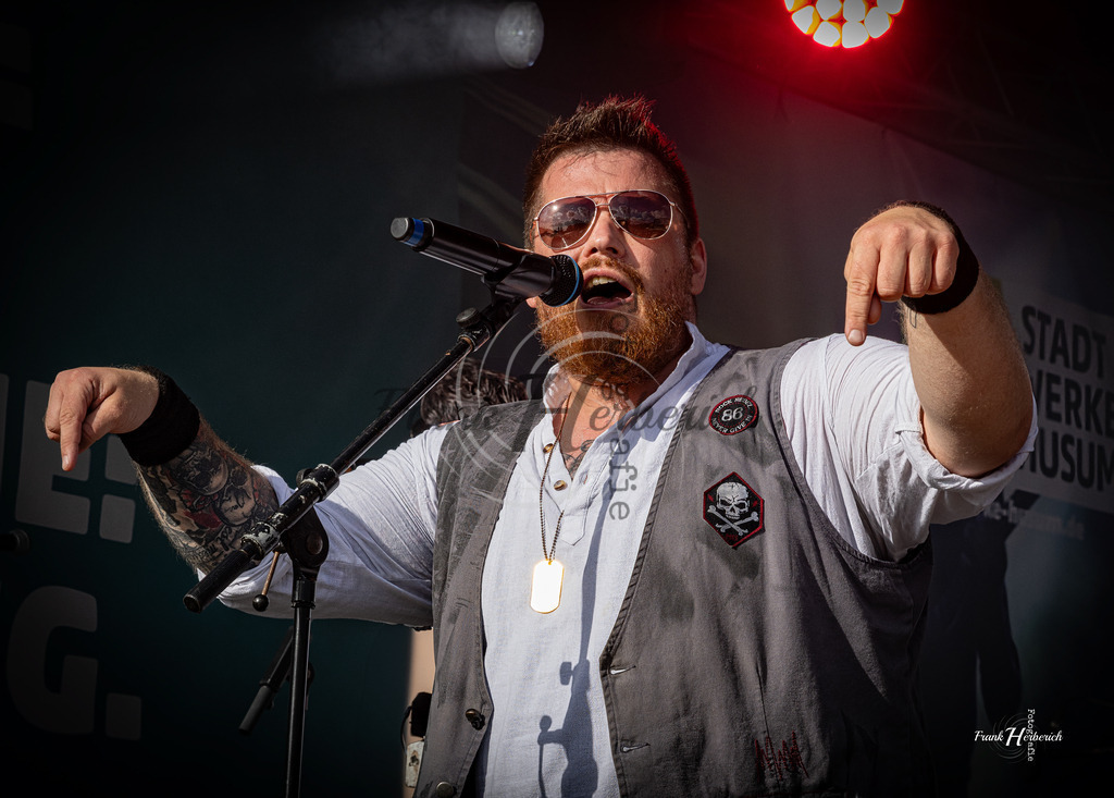 Violand | Frank Herberich Fotografie, Frank Herberich, Fotografie, Hochzeit, Portrait, St. Peter Ording, Ording, Westerhever, Nordsee, Frank Fotografie, Hardheim,  Odenwald,Walldürn, Band,Eventfotografie - Realisiert mit Pictrs.com