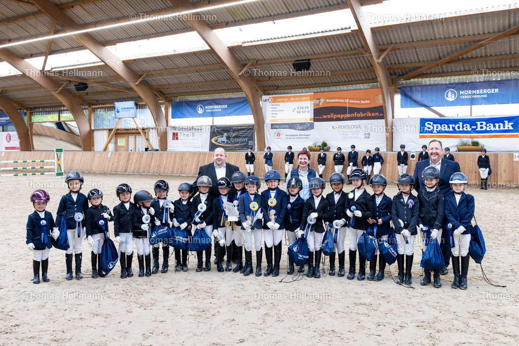 TH_Führzügel Wettbewerb_ Ren_ Hoffmann_ Silvia Hosea_ Klaus Feilen_32635 | Führzügel Wettbewerb, René Hoffmann, Silvia Hosea, Klaus Feilen beim Reitturnier Guxhagen-Dörnhagen 2025 am 12.10.25 in Dörnhagen, Reit- u. Fahrverein