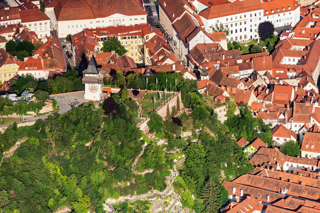 dr__0025394.jpg | GRAZ 24.06.2019 Uhrturm im romanischen Garten am Schloßberg in Graz in Steiermark, Österreich. // Clock tower in the park on the Schlossberg in Graz in Steiermark, Austria. Foto: Daniel Reiter