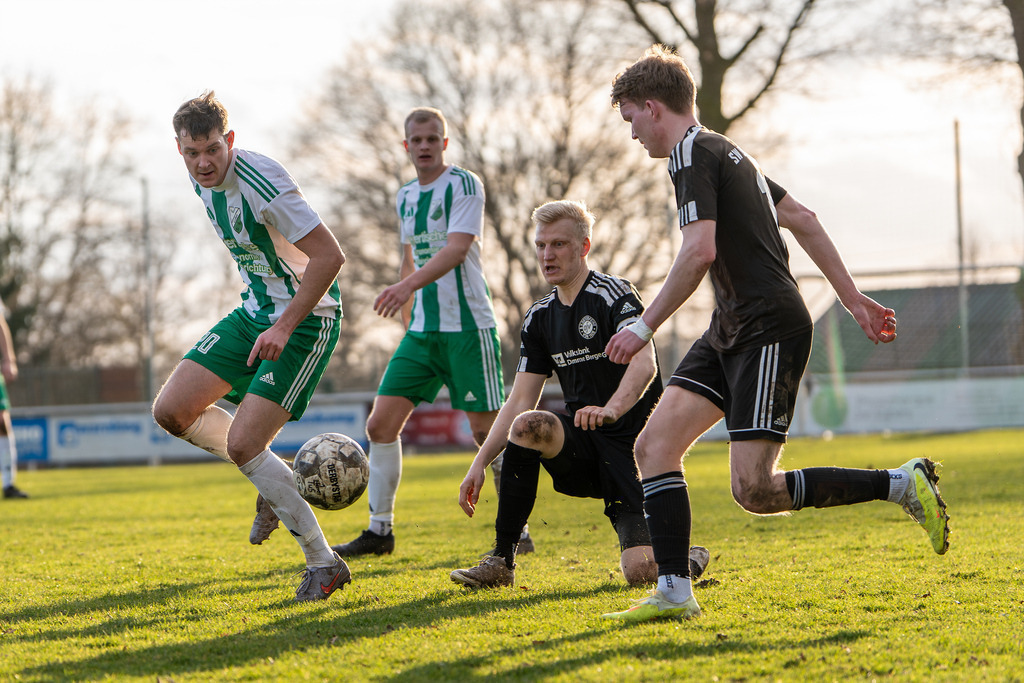 Fußball I Herren I Saison 2025-2026 I Bezirksliga Weser-Ems 4 I 21. Spieltag I TuS Lutten - SW Osterfeine I 4511 | jns.sportfotos - Realisiert mit Pictrs.com