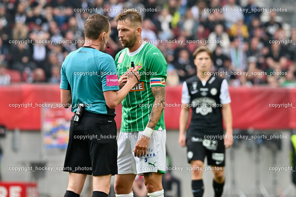 SK Puntigamer Sturm vs. SK Rapid Wien Siegerehrung, Impressionen | Sebastian Gishamer Referee, #9 Guido Burgstaller SK Rapid, SK Puntigamer Sturm vs. SK Rapid Wien Siegerehrung, Impressionen, SK Puntigamer Sturm vs. SK Rapid Wien Siegerehrung, Impressionen am 01.05.2024 in Klagenfurt (Wörthersee Stadion ), Austria, (Photo by Bernd Stefan)