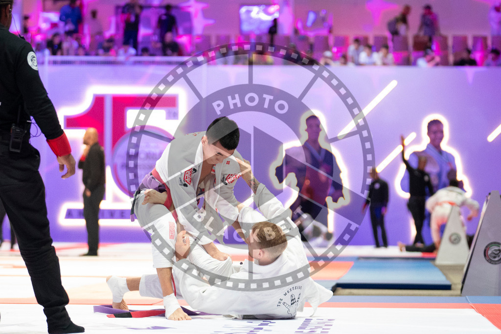 20231109PBB5061 | Fighters compete during the AJP World Professional Championship in the Mubadala Arena in Abu Dhabi, Arab United Emirates, on November 9, 2023.