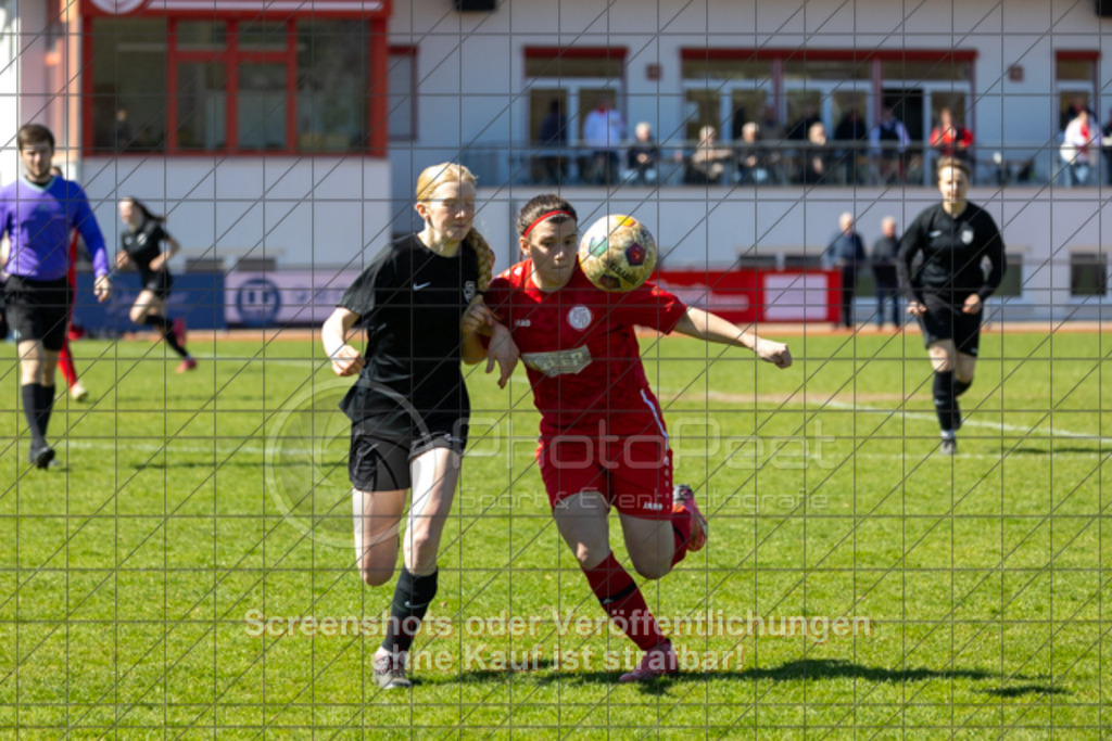 20250406_140343_0041 | #,1.FC Donzdorf (rot) vs. SV Jungingen (schwarz), Fussball, Frauen-Verbandsliga Württemberg, 16. Spieltag, Saison 2024/2025, Rasenplatz Lautertal Stadion, Süßener Straße 16, 73072 Donzdorf, 06.04.2025 - 13:00 Uhr,Foto: PhotoPeet-Sportfotografie/Peter Harich