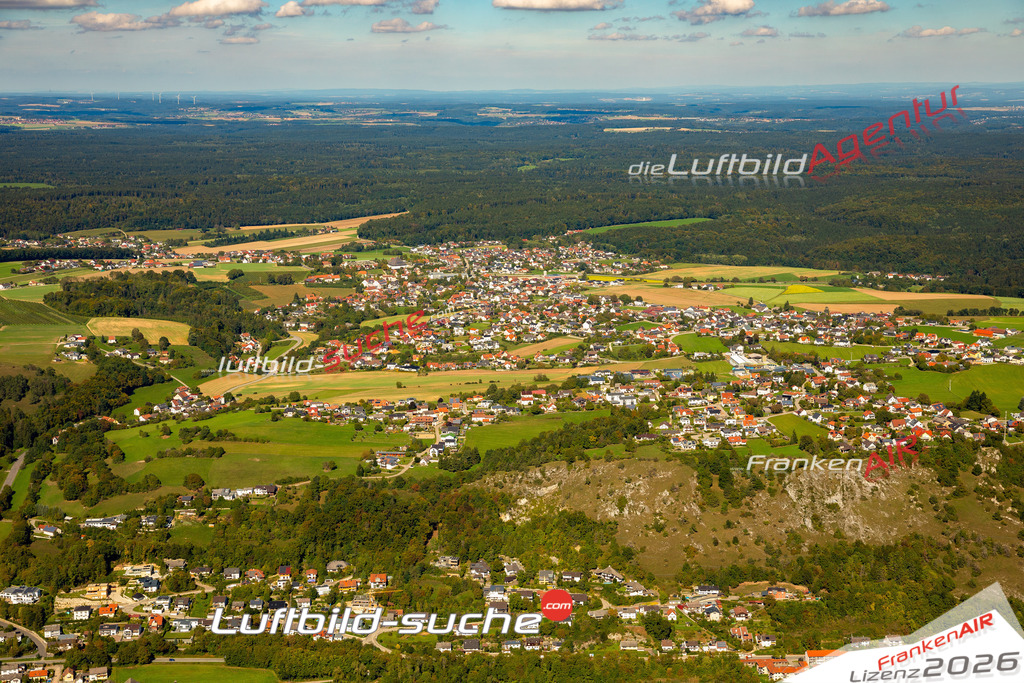 Das Luftbild zeigt :  Ihrlerstein - Die Luftaufnahme wurde 2023 vom UL-Flugzeug aus erstellt ( keine Drohne ) - Hochauflösende Luftaufnahme - Für grossformatige Ausdrucke geeignet. Die Geschenkidee !Mit Lizenz und Bildrechte bestellbar