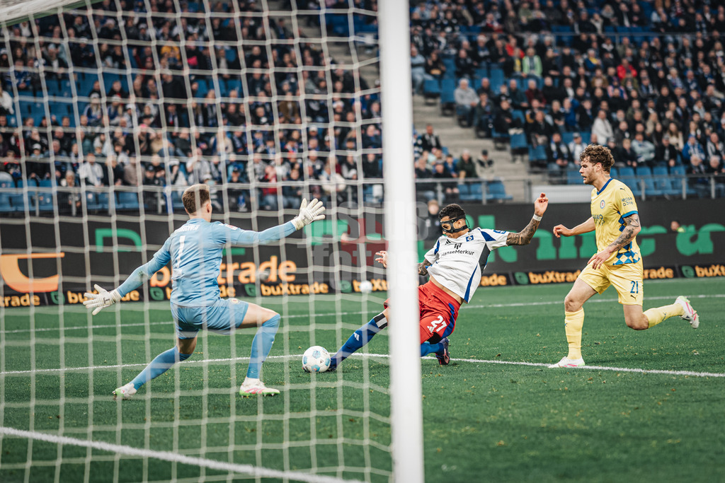 Fußball | Männer | Saison 2024/2025 | 2. Fußball-Bundesliga | 29. Spieltag | Hamburger SV vs. Eintracht Braunschweig | 11.04.2025 | Tor von Davie Selke (#27, HSV) zum 4:2