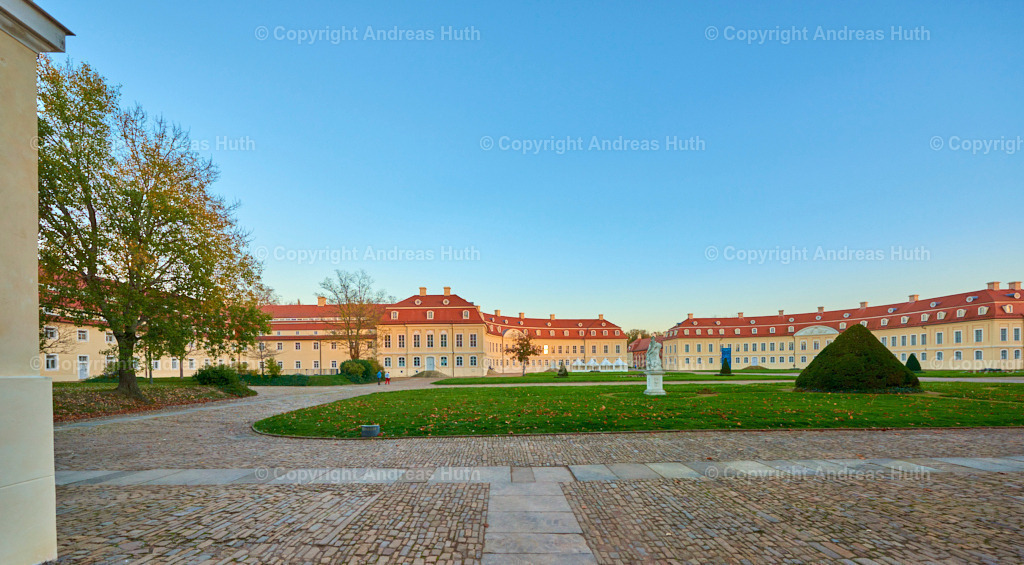 Im Hof von Schloss Hubertusburg 01 | Bedeutsame Landschaften Deutschlands - Realisiert mit Pictrs.com