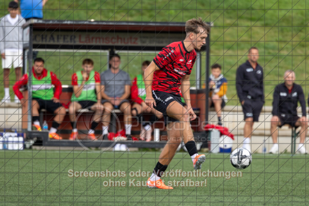 20250726_175412_0066 | #,TSV Bad Boll (rot/schwarz) vs. TSVGG Plattenhardt (blau/rot), Fussball, DB-Regio-WFW-Pokal - wfv, 1.Runde, Saison 2025/2026, Kunstrasenplatz, Erlengarten 37, 73087 Bad Boll, 26.07.2025 - 17:30 Uhr,Foto: PhotoPeet-Sportfotografie/Peter Harich