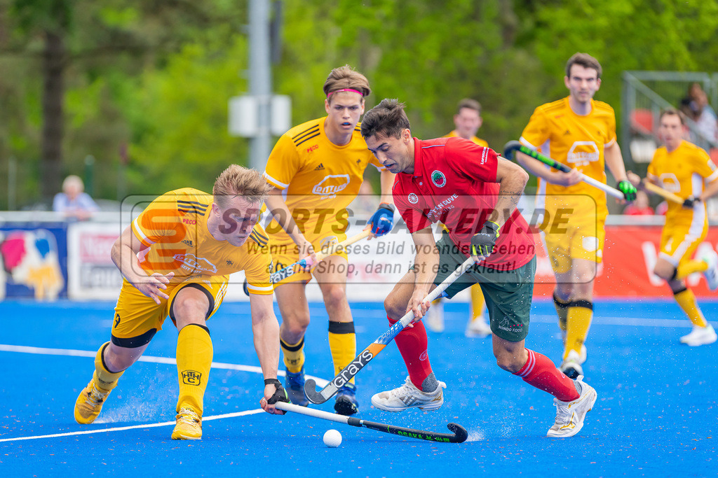 HK_20230507_107953 | 1. Bundesliaga Herren Creefelder HTC - Harvestehuder THC  am 7.5.2023 Crefelder HTC ( CHTC ), Krefeld  , Körper Michael ( Harvestehuder THC #9 ) , Martin Ignacio Ferreiro ( Crefelder HTC #18 )