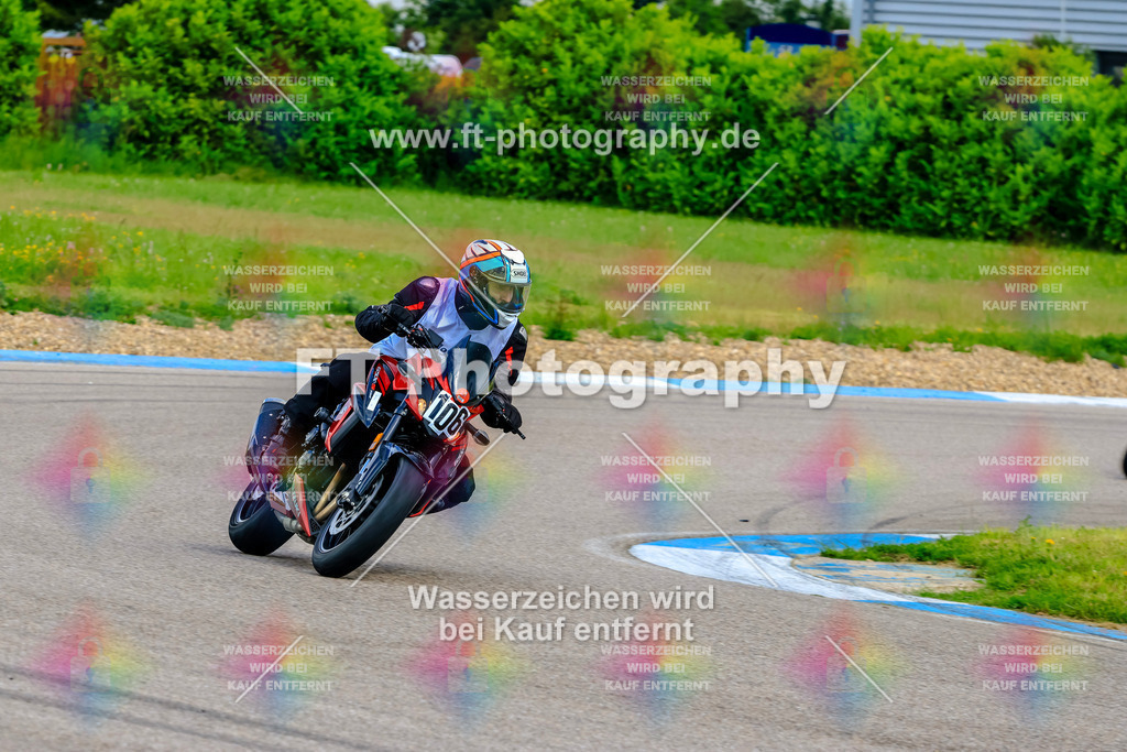 MotoTeam-9041 | Hier findet Ihr Bilder von Touristenfahrten auf der Nürburgring Nordschleife oder von anderen Veranstaltungen die ich besucht habe. Viel Spass beim Durch Schauen 