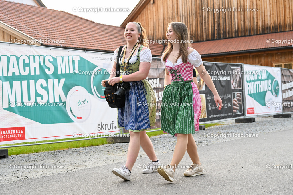 Boehmischer Fruehling_ Festival 2023_ 05.05.2023-52 | 05.05.2023, Ort im Innkreis, AUT, Boehmischer Fruehling, Festival 2023, im Bild Besucher, Gaeste kommen an