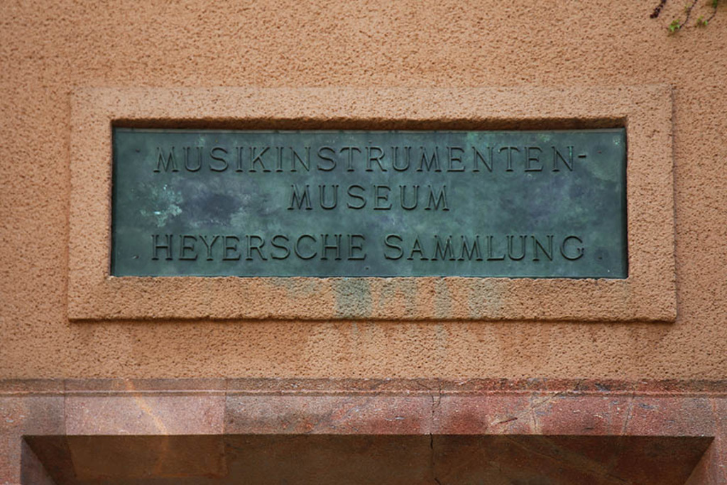 GRASSI Musikinstrumentenmuseum der Universität Leipzig | Das Team hinter BILDLEXIKON LEIPZIG bündelt historische wie aktuelle Informationen über die Stadt Leipzig in Text und Bild auf einer Plattform und stellt diese der interessierten Öffentlichkeit zur Verfügung.