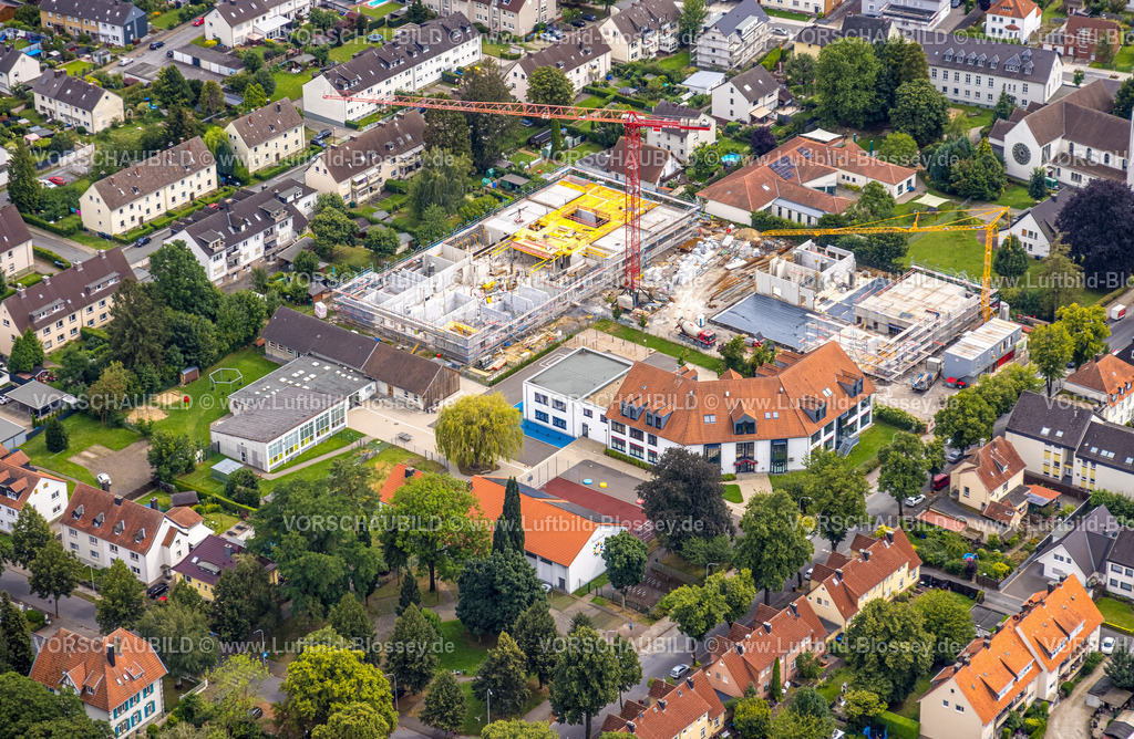 Werl240712206 | Luftbild, Baustelle mit Baukran und Neubau Schulgebäude auf dem Gelände der Petri-Grundschule am Langenwiedenweg, Werl, Nordrhein-Westfalen, Deutschland