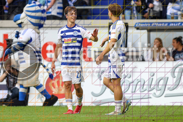 MSV Duisburg vs VfB Stuttgart II - 3. Liga | Duisburg, Deutschland, 02.08.25:   Patrick Sussek (MSV Duisburg) Torjubel, jubelt nach seinem Treffer zum 2:1 mit Jan-Simon Symalla (MSV Duisburg) waehrend des Spiels der 3. Liga MSV Duisburg vs VfB Stuttgart II in der schauinsland-reisen-arena(Foto von Brauer-Fotoagentur / Adrian Schlueter)